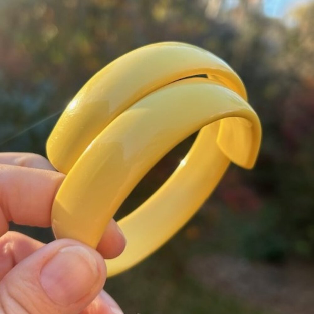 YELLOW LUCITE Wrap Vintage Bangle BRACELET - Picture 3 of 8